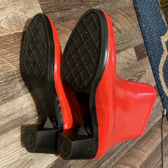 Redish Kate Spade New York Rain Boots. Good preloved condition. Size 8. - Picture 7 of 8